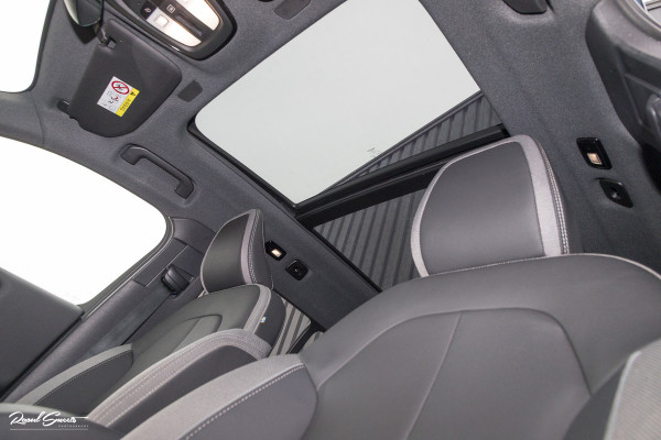 Volvo XC40 Recharge Twin Ultimate 78 kWh | Zwenkbare trekhaak | Panorama dak | Adaptieve cruise | Blis | Harman Kardon |