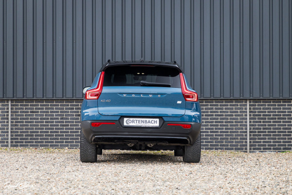 Volvo XC40 Recharge Twin Ultimate 78 kWh | Zwenkbare trekhaak | Panorama dak | Adaptieve cruise | Blis | Harman Kardon |