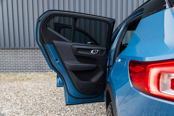 Volvo XC40 Recharge Twin Ultimate 78 kWh | Zwenkbare trekhaak | Panorama dak | Adaptieve cruise | Blis | Harman Kardon |