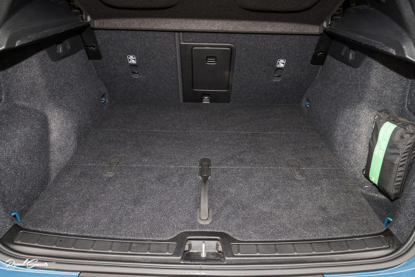 Volvo XC40 Recharge Twin Ultimate 78 kWh | Zwenkbare trekhaak | Panorama dak | Adaptieve cruise | Blis | Harman Kardon |