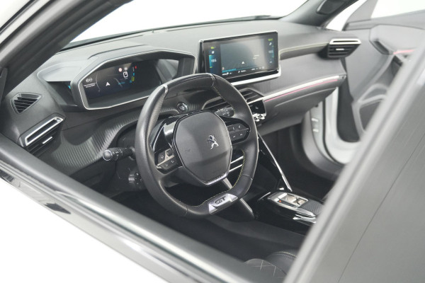 Peugeot e-2008 EV GT 50 kWh | Camera | Alcantara Pakket | Adaptieve Cruise Control | Stoelverwarming | Dodehoekdetectie
