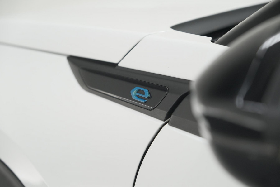 Peugeot e-2008 EV GT 50 kWh | Camera | Alcantara Pakket | Adaptieve Cruise Control | Stoelverwarming | Dodehoekdetectie