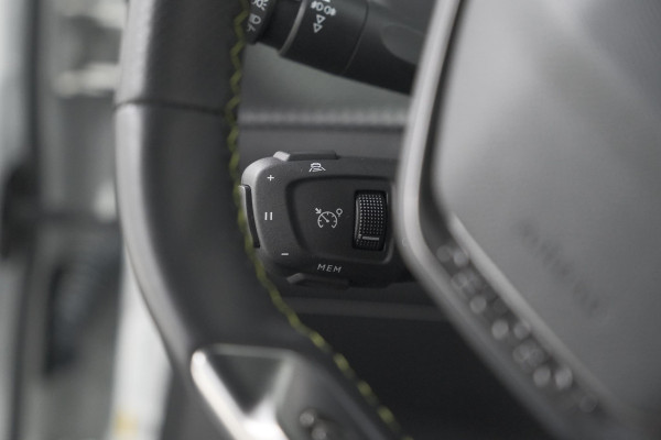 Peugeot e-2008 EV GT 50 kWh | Camera | Alcantara Pakket | Adaptieve Cruise Control | Stoelverwarming | Dodehoekdetectie