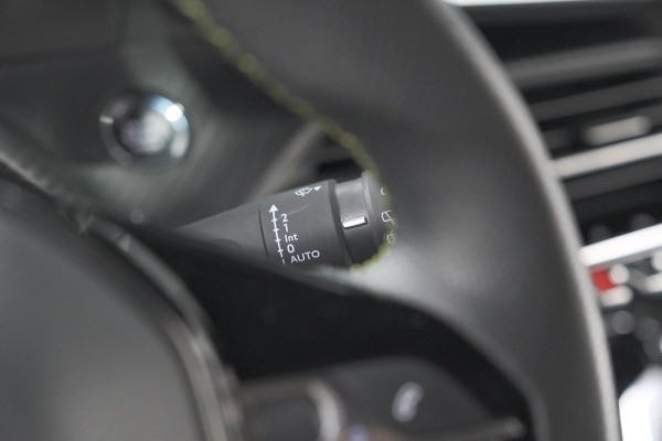 Peugeot e-2008 EV GT 50 kWh | Camera | Alcantara Pakket | Adaptieve Cruise Control | Stoelverwarming | Dodehoekdetectie