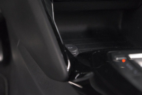 Peugeot e-2008 EV GT 50 kWh | Camera | Alcantara Pakket | Adaptieve Cruise Control | Stoelverwarming | Dodehoekdetectie