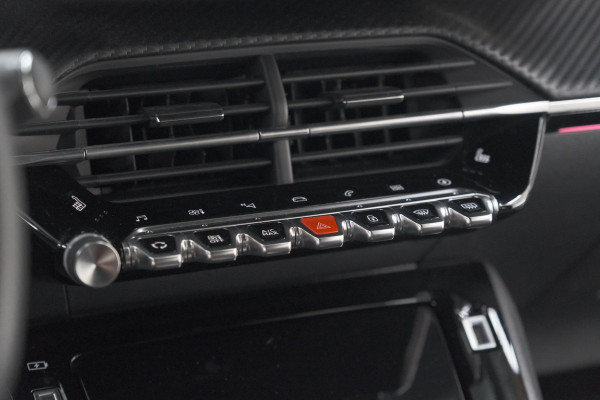 Peugeot e-2008 EV GT 50 kWh | Camera | Alcantara Pakket | Adaptieve Cruise Control | Stoelverwarming | Dodehoekdetectie