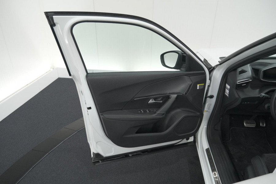 Peugeot e-2008 EV GT 50 kWh | Camera | Alcantara Pakket | Adaptieve Cruise Control | Stoelverwarming | Dodehoekdetectie