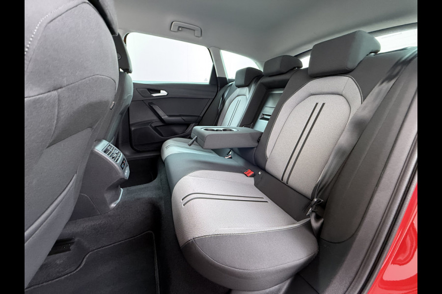 Seat Leon Sportstourer 1.5T 131pk NWE Model Trekhaak Camera Adaptive-Cruise Navi Ecc Virtual Cockpit Apple Carplay/Android Auto Pdc Style  Lmv Led DAB Keyless Isofix Front assist Regensensor Bluetooth Rijstrooksensor 1e Eigenaar Origineel Nederlandse Auto