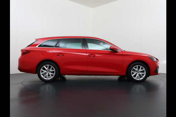 Seat Leon Sportstourer 1.5T 131pk NWE Model Trekhaak Camera Adaptive-Cruise Navi Ecc Virtual Cockpit Apple Carplay/Android Auto Pdc Style  Lmv Led DAB Keyless Isofix Front assist Regensensor Bluetooth Rijstrooksensor 1e Eigenaar Origineel Nederlandse Auto