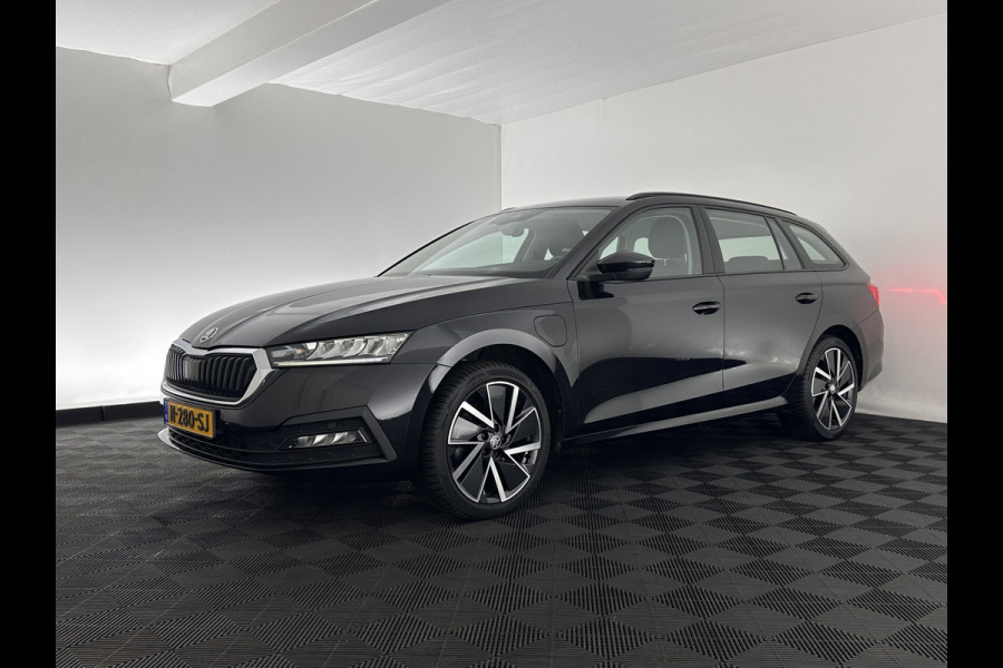 Škoda Octavia Combi 1.4 TSI iV PHEV Business Edition (Plug-in) (INCL-BTW) *FULL-LED | DIGI-COCKPIT | COMFORTSEATS | NAVI-FULLMAP | PRIVACY-GLASS | DAB | SHIFTPADDLES | ECC | PDC | CRUISE | TOWBAR | 18''ALU*