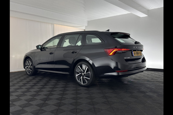 Škoda Octavia Combi 1.4 TSI iV PHEV Business Edition (Plug-in) (INCL-BTW) *FULL-LED | DIGI-COCKPIT | COMFORTSEATS | NAVI-FULLMAP | PRIVACY-GLASS | DAB | SHIFTPADDLES | ECC | PDC | CRUISE | TOWBAR | 18''ALU*