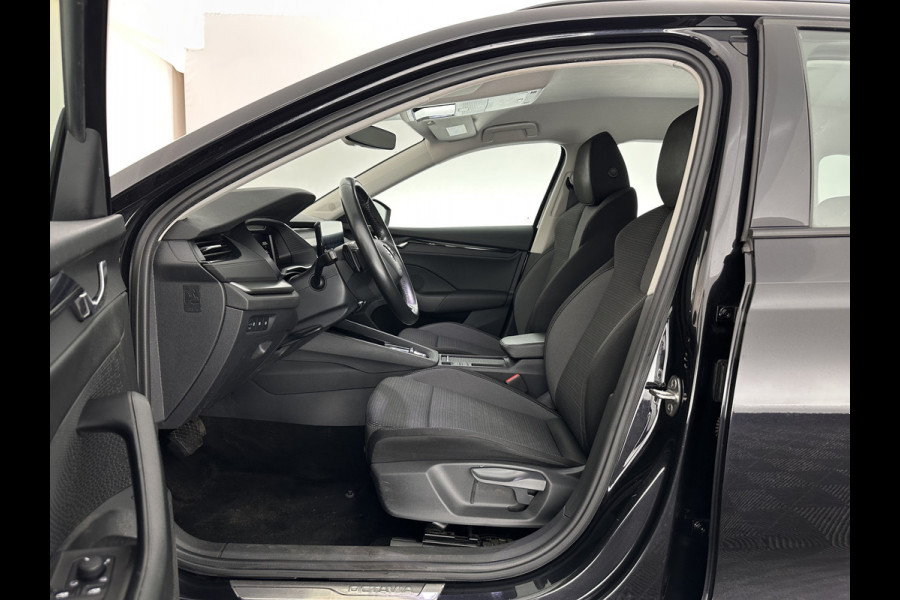 Škoda Octavia Combi 1.4 TSI iV PHEV Business Edition (Plug-in) (INCL-BTW) *FULL-LED | DIGI-COCKPIT | COMFORTSEATS | NAVI-FULLMAP | PRIVACY-GLASS | DAB | SHIFTPADDLES | ECC | PDC | CRUISE | TOWBAR | 18''ALU*