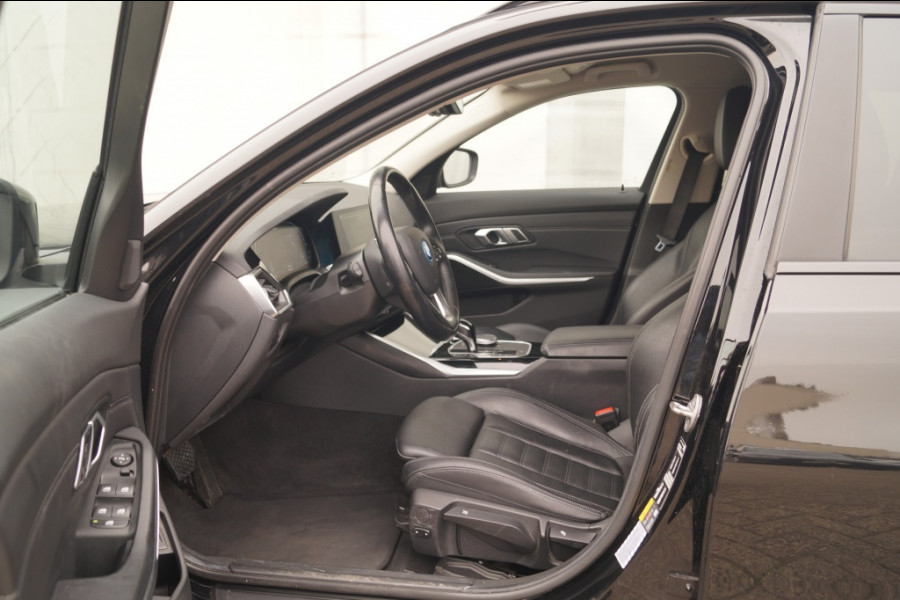 BMW 3 Serie Touring 320e PHEV Business Edition -LEER-TREKHAAK-ECC-
