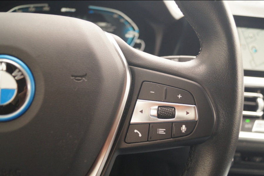BMW 3 Serie Touring 320e PHEV Business Edition -LEER-TREKHAAK-ECC-