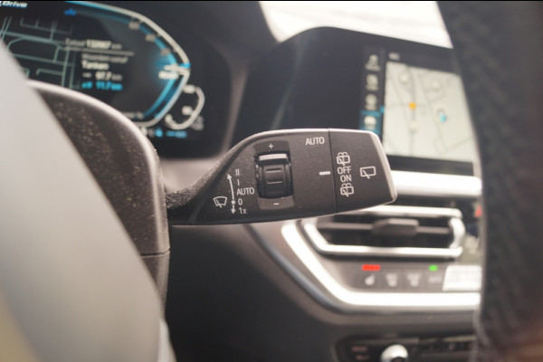 BMW 3 Serie Touring 320e PHEV Business Edition -LEER-TREKHAAK-ECC-