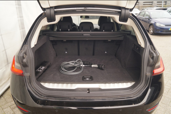 BMW 3 Serie Touring 320e PHEV Business Edition -LEER-TREKHAAK-ECC-