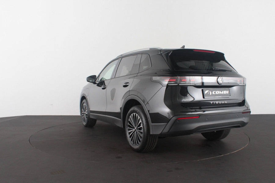 Volkswagen Tiguan 1.5 eHybrid Life Edition > (nieuw) Grenadilla Black/18inch/IQ/Design-pakket/Winterpakket Plus...