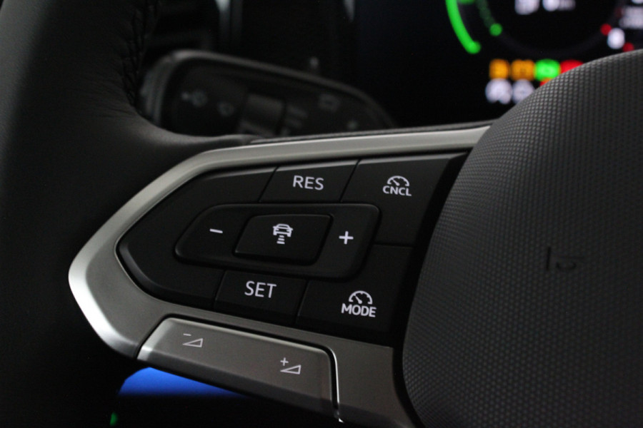 Volkswagen Tiguan 1.5 eHybrid Life Edition > (nieuw) Grenadilla Black/18inch/IQ/Design-pakket/Winterpakket Plus...