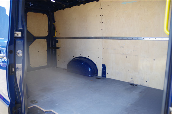 Volkswagen Crafter 35 2.0 TDI L3H2 3-ZITS, 140PK AUT. STANDKACHEL, GEV. ERGO COMFORT STOEL, CRUISE, NAVI, AIRCO