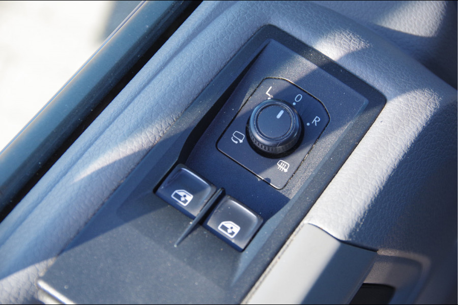 Volkswagen Crafter 35 2.0 TDI L3H2 3-ZITS, 140PK AUT. STANDKACHEL, GEV. ERGO COMFORT STOEL, CRUISE, NAVI, AIRCO