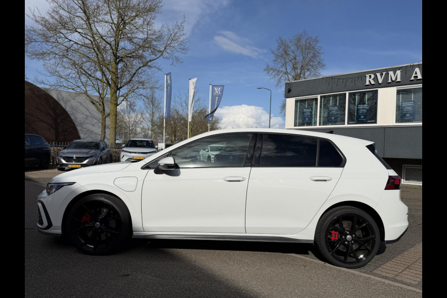 Volkswagen Golf 1.4 eHybrid GTE € 24.900,- VOOR € 22.877,- UW LENTEVOORDEEL € 2.023,-! | RECENT ONDERHOUD GEHAD| STOEL + STUURWIELVERWARMING | ACHTERUITRIJ CAMERA | ADAPTIEVE CRUISE | 19 INCH | INCL. 12 MND BOVAG GARANTIE