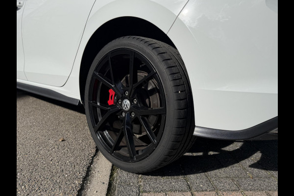 Volkswagen Golf 1.4 eHybrid GTE € 24.900,- VOOR € 22.877,- UW LENTEVOORDEEL € 2.023,-! | RECENT ONDERHOUD GEHAD| STOEL + STUURWIELVERWARMING | ACHTERUITRIJ CAMERA | ADAPTIEVE CRUISE | 19 INCH | INCL. 12 MND BOVAG GARANTIE