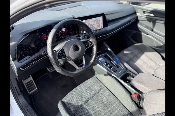 Volkswagen Golf 1.4 eHybrid GTE € 24.900,- VOOR € 22.877,- UW LENTEVOORDEEL € 2.023,-! | RECENT ONDERHOUD GEHAD| STOEL + STUURWIELVERWARMING | ACHTERUITRIJ CAMERA | ADAPTIEVE CRUISE | 19 INCH | INCL. 12 MND BOVAG GARANTIE