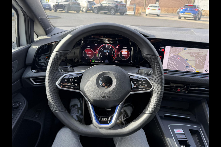 Volkswagen Golf 1.4 eHybrid GTE € 24.900,- VOOR € 22.877,- UW LENTEVOORDEEL € 2.023,-! | RECENT ONDERHOUD GEHAD| STOEL + STUURWIELVERWARMING | ACHTERUITRIJ CAMERA | ADAPTIEVE CRUISE | 19 INCH | INCL. 12 MND BOVAG GARANTIE