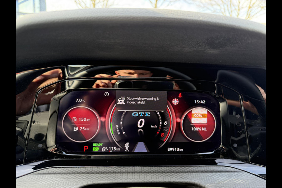Volkswagen Golf 1.4 eHybrid GTE € 24.900,- VOOR € 22.877,- UW LENTEVOORDEEL € 2.023,-! | RECENT ONDERHOUD GEHAD| STOEL + STUURWIELVERWARMING | ACHTERUITRIJ CAMERA | ADAPTIEVE CRUISE | 19 INCH | INCL. 12 MND BOVAG GARANTIE