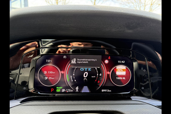 Volkswagen Golf 1.4 eHybrid GTE € 24.900,- VOOR € 22.877,- UW LENTEVOORDEEL € 2.023,-! | RECENT ONDERHOUD GEHAD| STOEL + STUURWIELVERWARMING | ACHTERUITRIJ CAMERA | ADAPTIEVE CRUISE | 19 INCH | INCL. 12 MND BOVAG GARANTIE