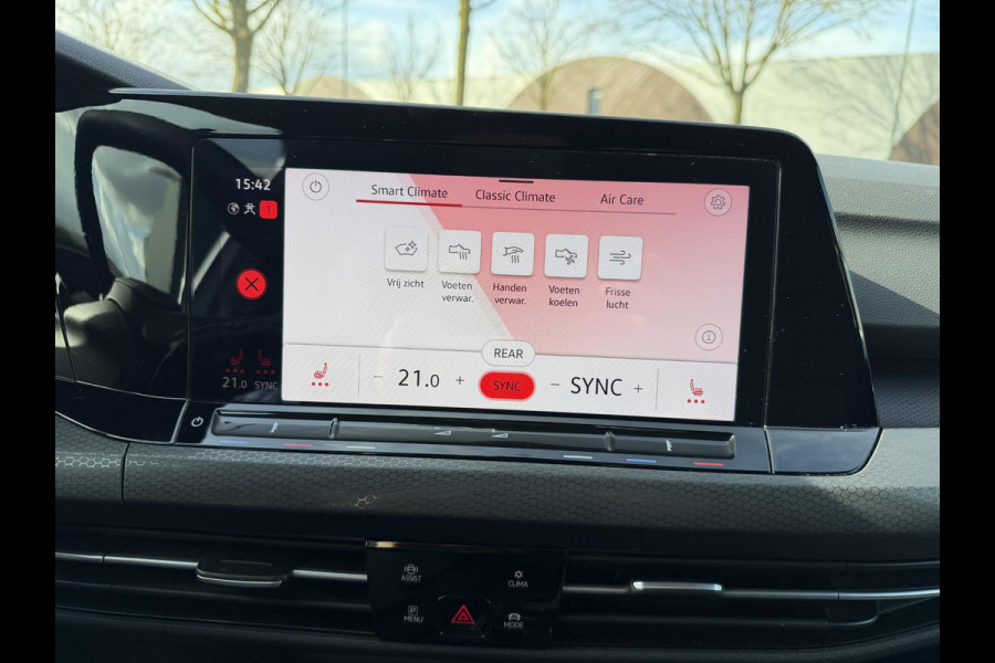 Volkswagen Golf 1.4 eHybrid GTE € 24.900,- VOOR € 22.877,- UW LENTEVOORDEEL € 2.023,-! | RECENT ONDERHOUD GEHAD| STOEL + STUURWIELVERWARMING | ACHTERUITRIJ CAMERA | ADAPTIEVE CRUISE | 19 INCH | INCL. 12 MND BOVAG GARANTIE