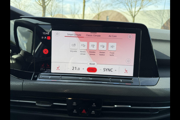 Volkswagen Golf 1.4 eHybrid GTE € 24.900,- VOOR € 22.877,- UW LENTEVOORDEEL € 2.023,-! | RECENT ONDERHOUD GEHAD| STOEL + STUURWIELVERWARMING | ACHTERUITRIJ CAMERA | ADAPTIEVE CRUISE | 19 INCH | INCL. 12 MND BOVAG GARANTIE