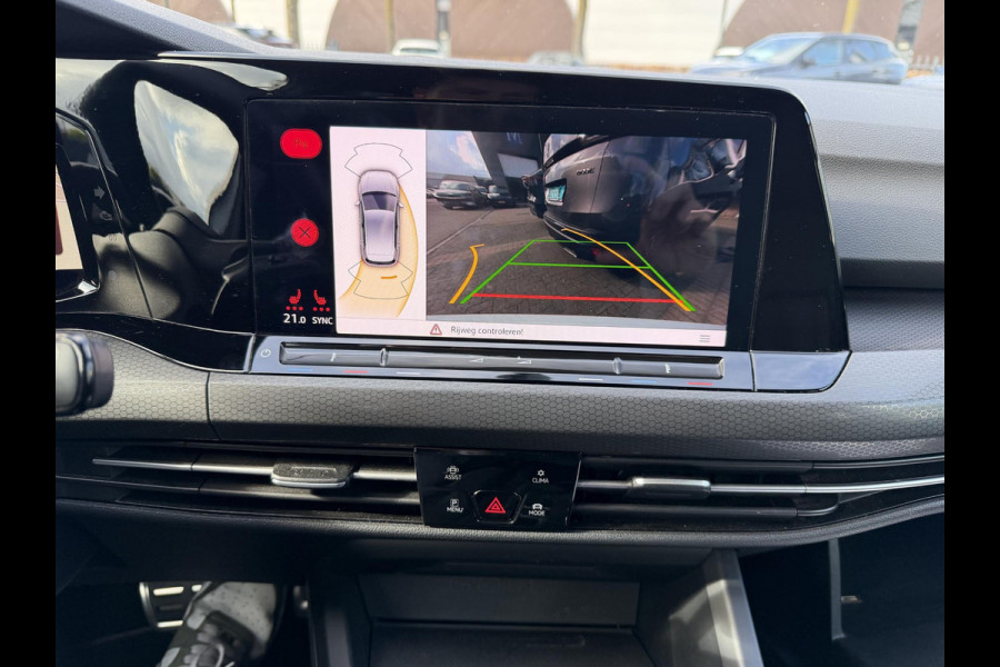 Volkswagen Golf 1.4 eHybrid GTE € 24.900,- VOOR € 22.877,- UW LENTEVOORDEEL € 2.023,-! | RECENT ONDERHOUD GEHAD| STOEL + STUURWIELVERWARMING | ACHTERUITRIJ CAMERA | ADAPTIEVE CRUISE | 19 INCH | INCL. 12 MND BOVAG GARANTIE