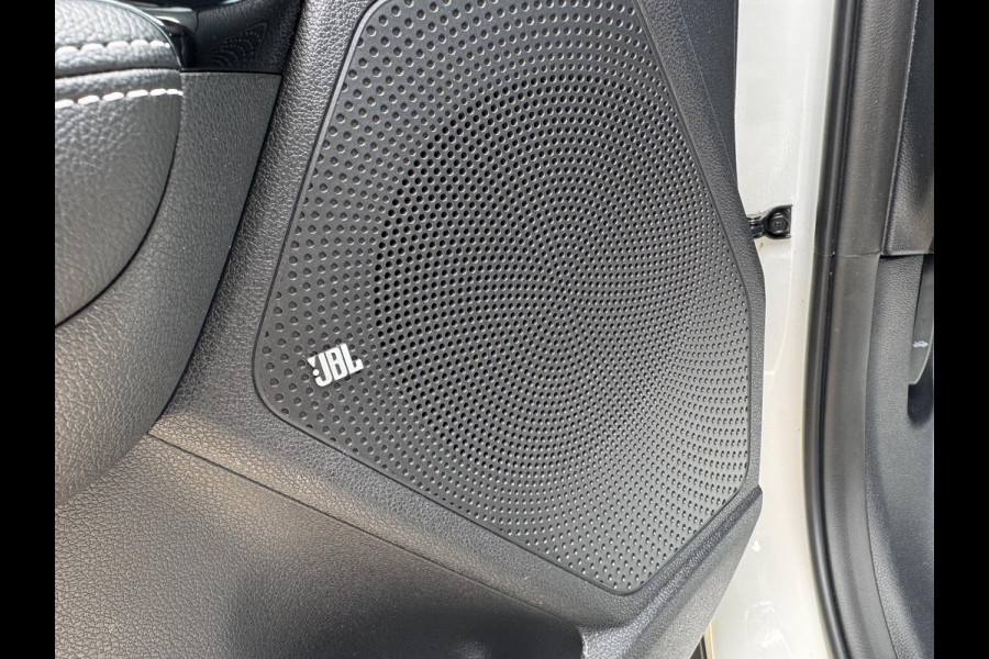 Kia e-Niro ExecutiveLine 64 kWh | JBL audio | Stoel verwarming en ventilatie | Stuurverwarming | Lederen | Dodehoek detectie | Navigatie | Apple Carplay / Android Auto | Elektrisch bedienbare bestuurdersstoel met geheugen