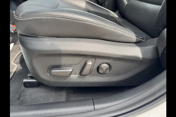 Kia e-Niro ExecutiveLine 64 kWh | JBL audio | Stoel verwarming en ventilatie | Stuurverwarming | Lederen | Dodehoek detectie | Navigatie | Apple Carplay / Android Auto | Elektrisch bedienbare bestuurdersstoel met geheugen