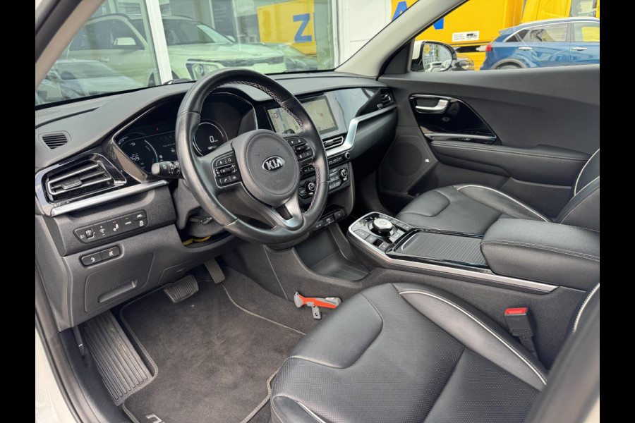 Kia e-Niro ExecutiveLine 64 kWh | JBL audio | Stoel verwarming en ventilatie | Stuurverwarming | Lederen | Dodehoek detectie | Navigatie | Apple Carplay / Android Auto | Elektrisch bedienbare bestuurdersstoel met geheugen