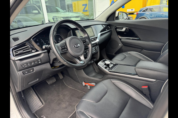 Kia e-Niro ExecutiveLine 64 kWh | JBL audio | Stoel verwarming en ventilatie | Stuurverwarming | Lederen | Dodehoek detectie | Navigatie | Apple Carplay / Android Auto | Elektrisch bedienbare bestuurdersstoel met geheugen