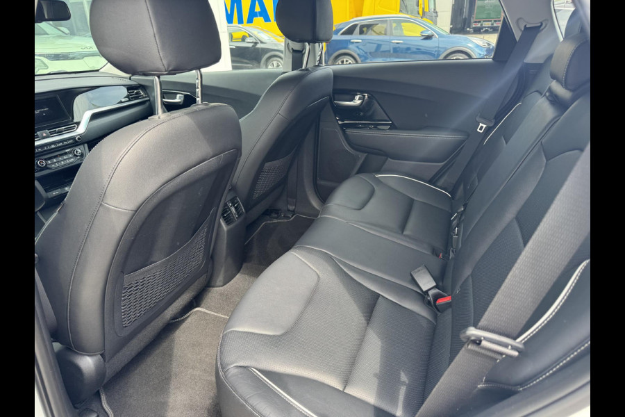 Kia e-Niro ExecutiveLine 64 kWh | JBL audio | Stoel verwarming en ventilatie | Stuurverwarming | Lederen | Dodehoek detectie | Navigatie | Apple Carplay / Android Auto | Elektrisch bedienbare bestuurdersstoel met geheugen
