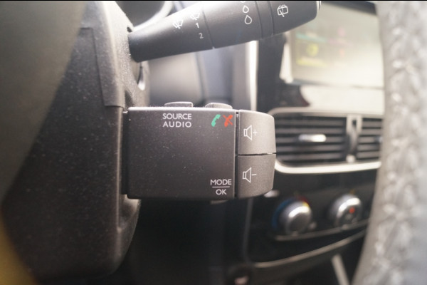 Renault Clio Estate 0.9 TCe 90pk Limited -NAVI-AIRCO-PDC-TREKHAAK-LED-