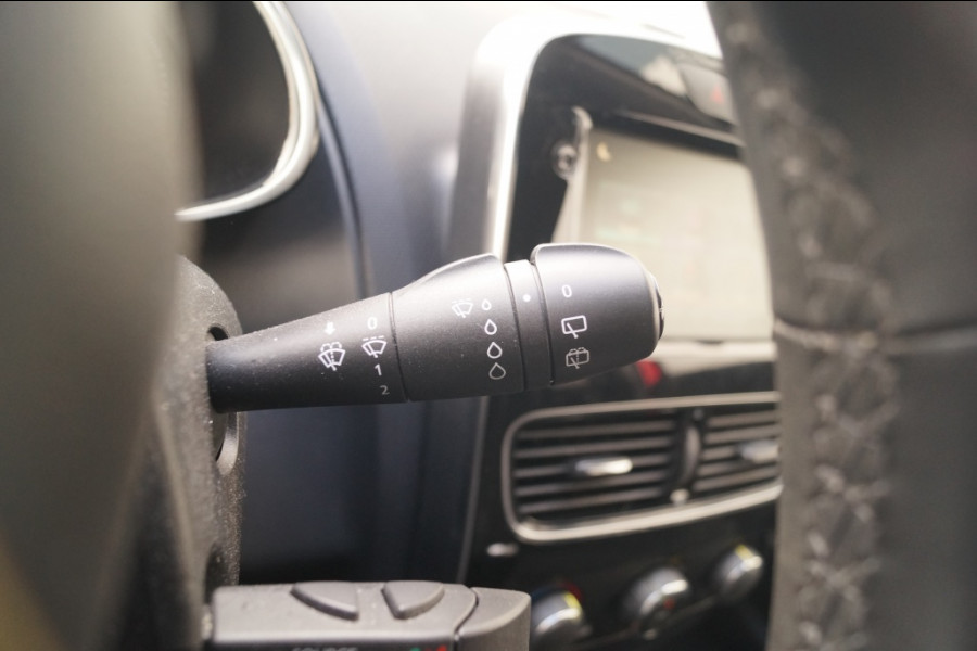 Renault Clio Estate 0.9 TCe 90pk Limited -NAVI-AIRCO-PDC-TREKHAAK-LED-