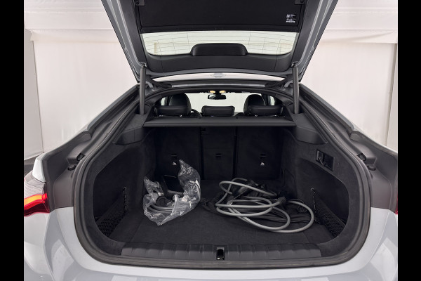 BMW i4 eDrive40 84 kWh M-Sport *M50 JAHRE* [ 3-Fase-11 kW ] {SOH-96%} (INCL-BTW) *LEATHER-ALCANTARA | FULL-LED | ADAPTIVE-CRUISE | HEATED-SPORTSEATS | CAMERA | DAB | DIGI-COCKPIT | NAVI-FULLMAP | AMBIENT-LIGHT | ECC | PDC | CARPLAY | KEYLESS | SHIFTPADDLES | 18