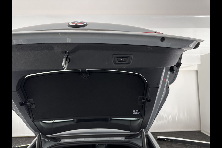 BMW i4 eDrive40 84 kWh M-Sport *M50 JAHRE* [ 3-Fase-11 kW ] {SOH-96%} (INCL-BTW) *LEATHER-ALCANTARA | FULL-LED | ADAPTIVE-CRUISE | HEATED-SPORTSEATS | CAMERA | DAB | DIGI-COCKPIT | NAVI-FULLMAP | AMBIENT-LIGHT | ECC | PDC | CARPLAY | KEYLESS | SHIFTPADDLES | 18