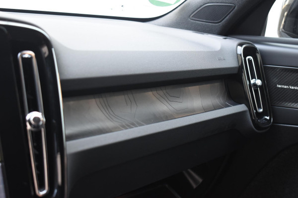 Volvo EX40 Single Motor Extended Range Ultra 82 kWh Extra getint glas / 360 Camera / 20'' velgen / Panoramadak / Zwart dak / Harman Kardon / Microtech/Nubuck