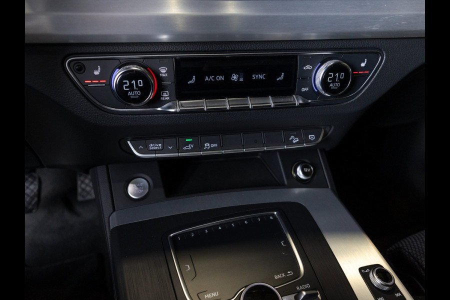 Audi Q5 55 TFSI e S-Line edition / 368pk / Panorama dak / Keyless / Stoelverwarming /