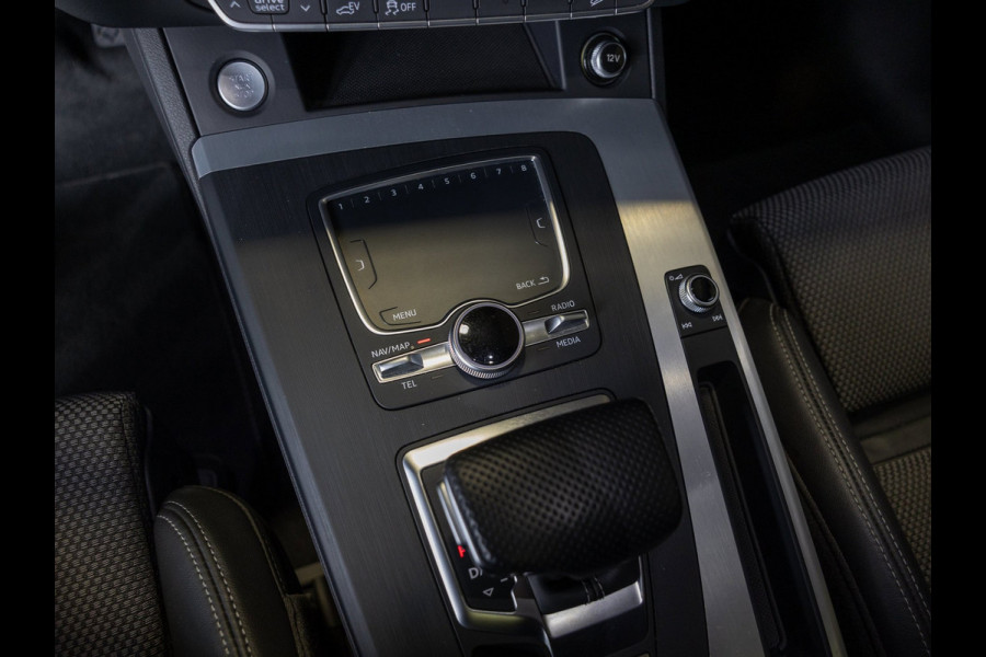 Audi Q5 55 TFSI e S-Line edition / 368pk / Panorama dak / Keyless / Stoelverwarming /