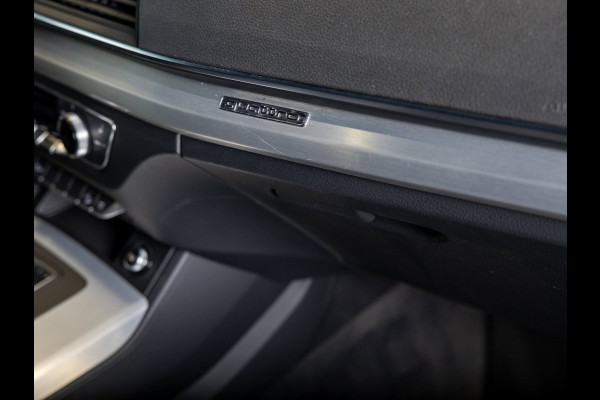 Audi Q5 55 TFSI e S-Line edition / 368pk / Panorama dak / Keyless / Stoelverwarming /