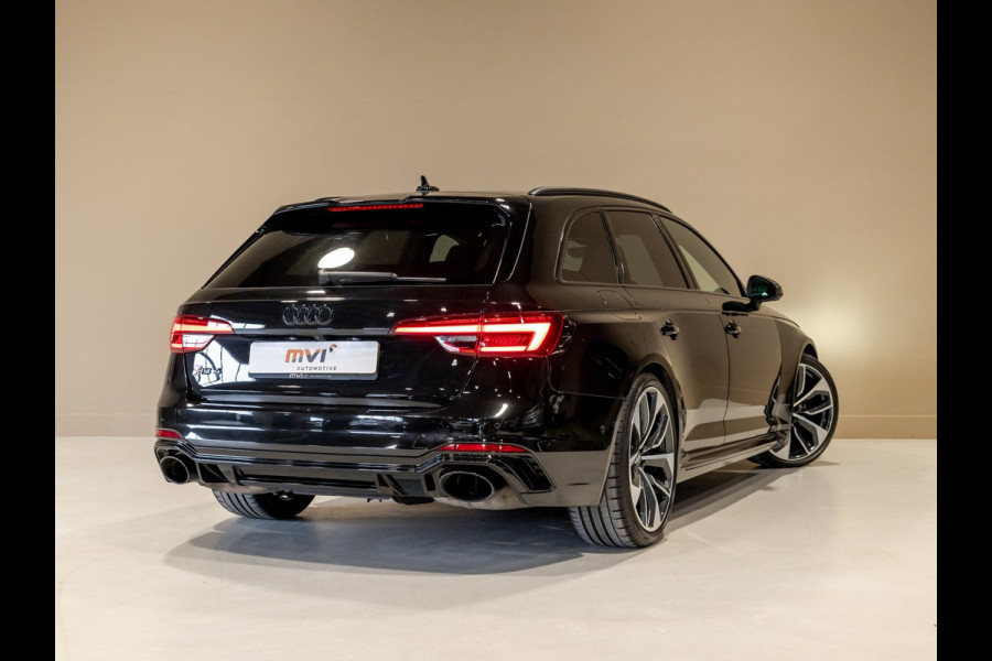 Audi A4 Avant 2.9 TFSI RS 4 quattro / 450pk / Panorama dak / Head up display / Carbon /