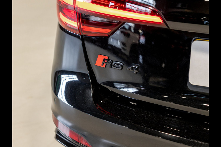 Audi A4 Avant 2.9 TFSI RS 4 quattro / 450pk / Panorama dak / Head up display / Carbon /