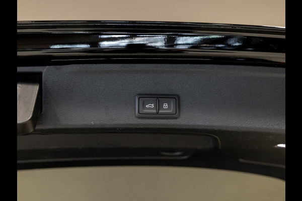 Audi A4 Avant 2.9 TFSI RS 4 quattro / 450pk / Panorama dak / Head up display / Carbon /