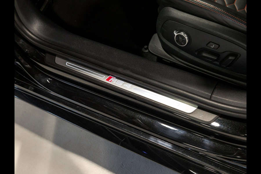 Audi A4 Avant 2.9 TFSI RS 4 quattro / 450pk / Panorama dak / Head up display / Carbon /